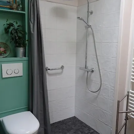 D'hotes Sur Jardin Acces Pmr Bed & Breakfast 2*